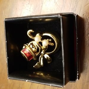 $5 DEAL! must be bundled with 2 other items. Adorable  little snowman pin.